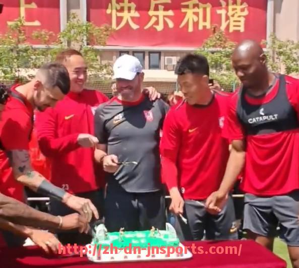 JN江南体育-篮球比赛中防守强度与进攻效率平衡的策略探讨